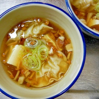 なめこと椎茸と豆腐の和風　水餃子スープ